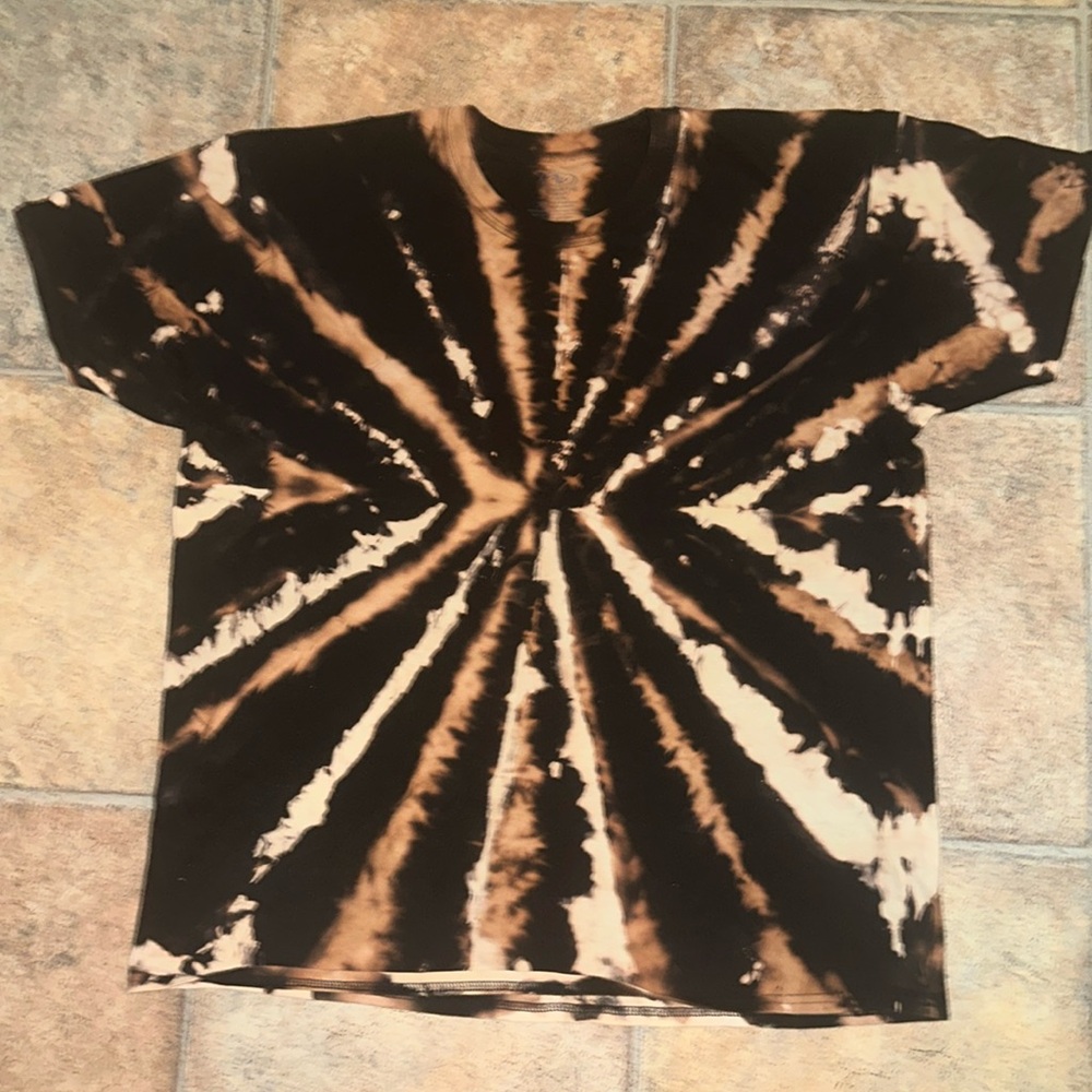 NWOT MENS LARGE REVERSE TIE DYE T-SHIRT